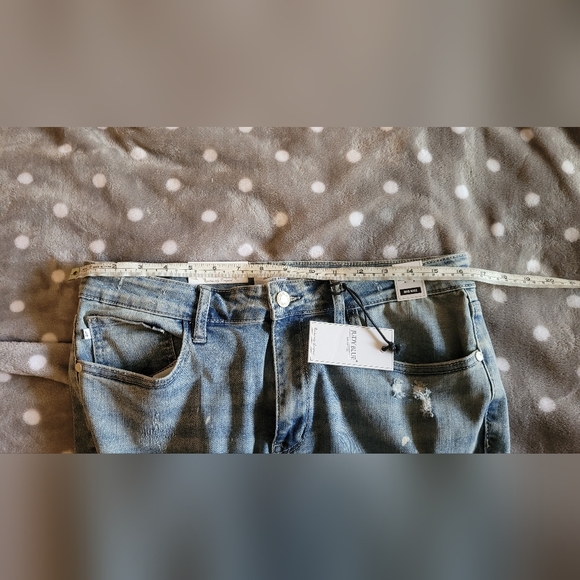 Lace detail distressing jeans - Picture 7 of 7